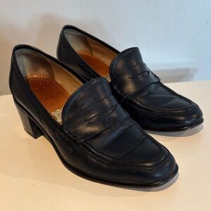 Vintage Echtes Leder navy blue heeled penny loafers size 7.5